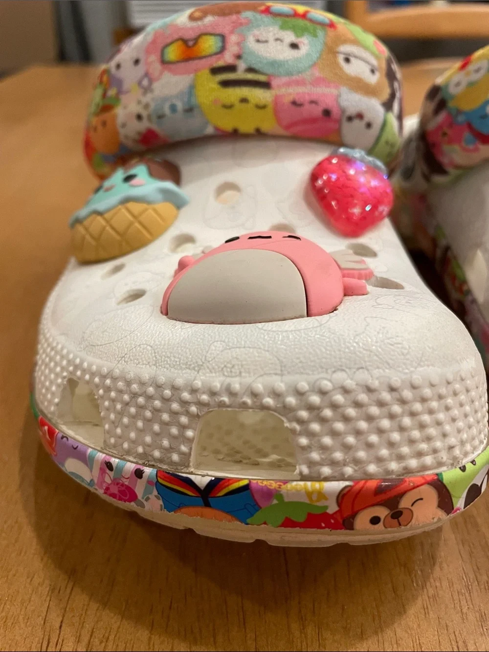 CROCS Squishmallows J4 Clogs Kids White Special Edition Charms Girls Size 4